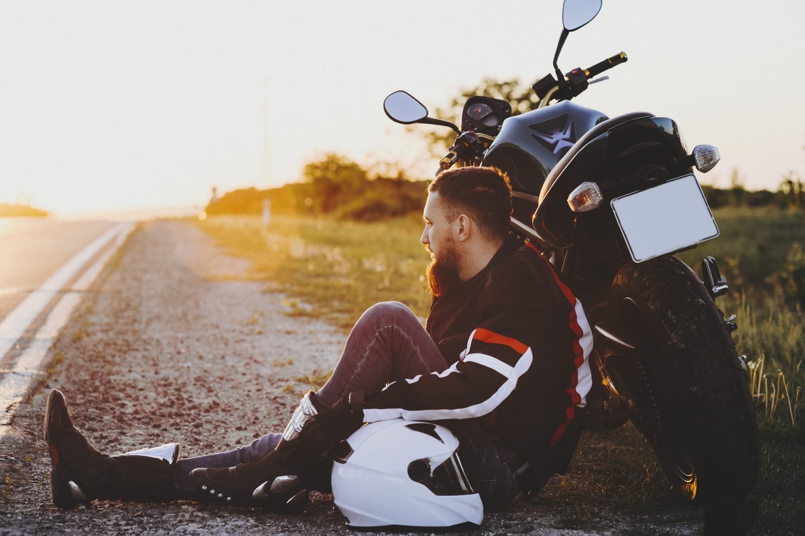 Motards heureux sur la route